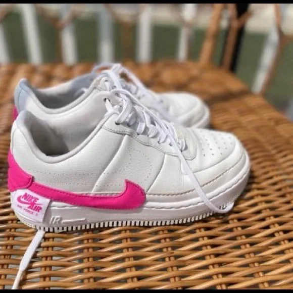 NIKE
AIR FORCE 1
Fashion Sneakers
Shoes
Size 7 - Picture 1 of 9